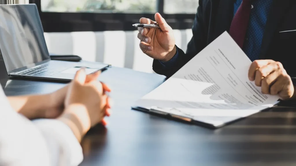 Online Business Lenders vs Banks: Which Fits Your Small Business