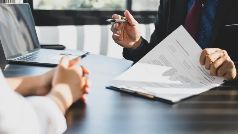 Online Business Lenders vs Banks: Which Fits Your Small Business